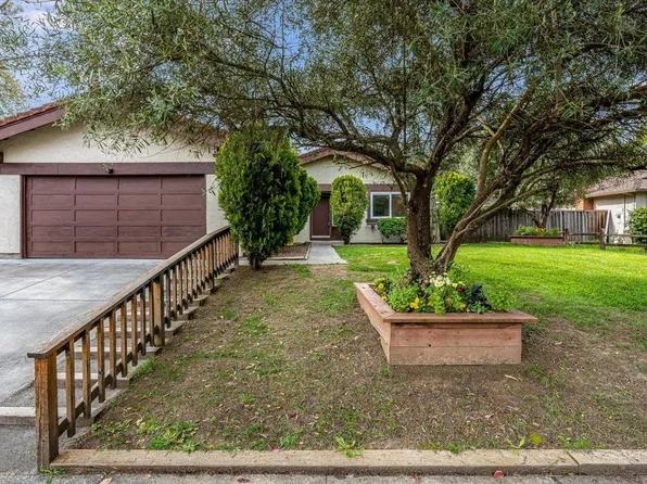 2462 Appletree Drive, Santa Rosa, CA 95403