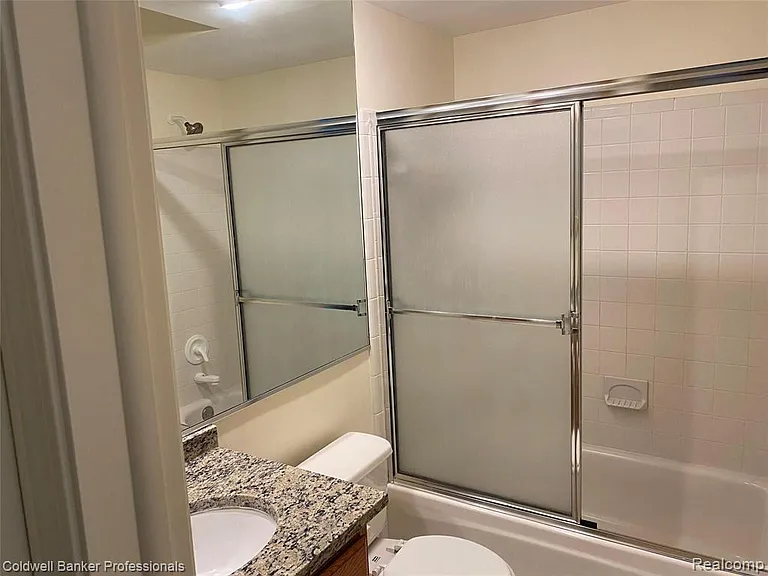 885 N Old Woodward Ave #15 — Photo 23