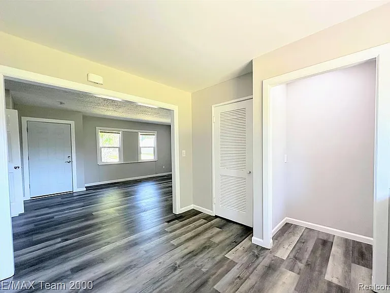 316 Lytle Pl — Photo 5