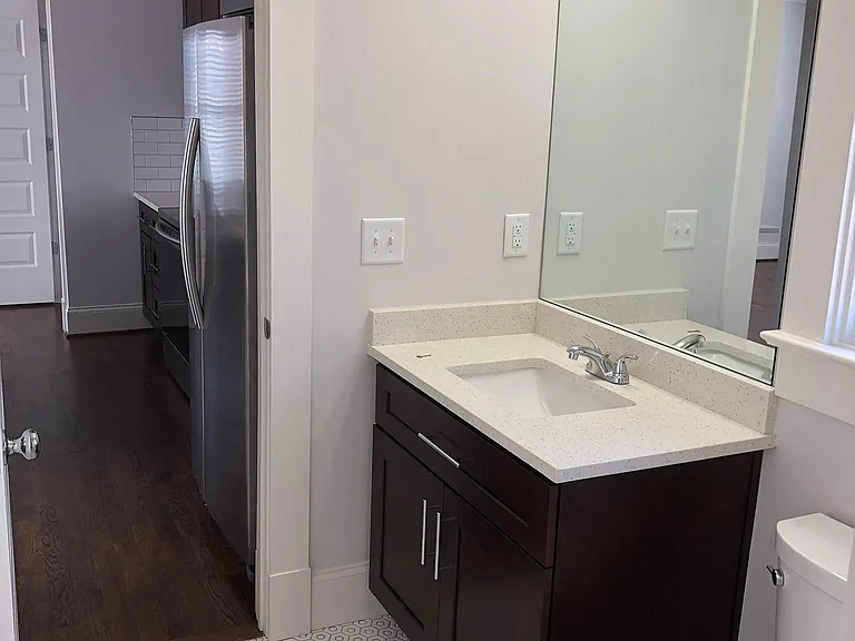 2121 Roslyn Ave — Photo 31