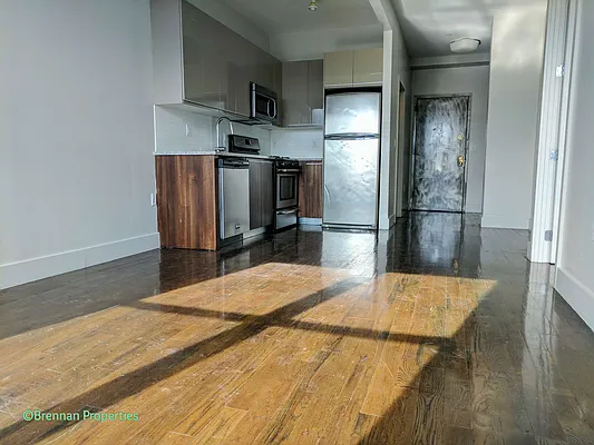 Rented by Manhattan Management LLC | media 29