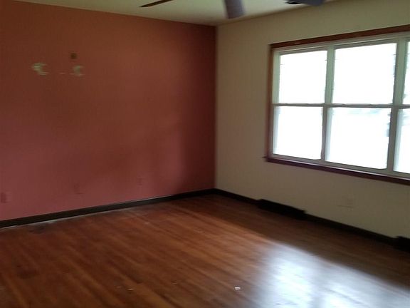 4th image of 306 N Knox St