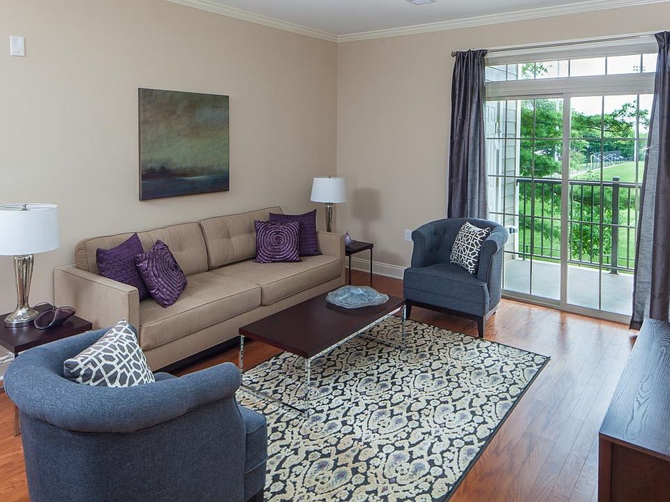 1st image of 94 Burnett Ave APT 211