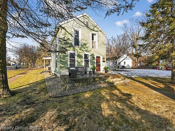 4th image of 622 Factory St