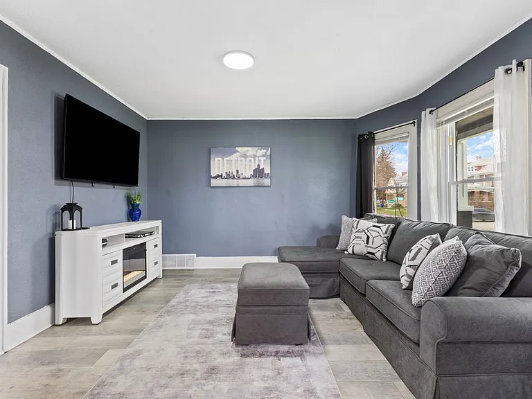 512 Westminster St — Photo 4