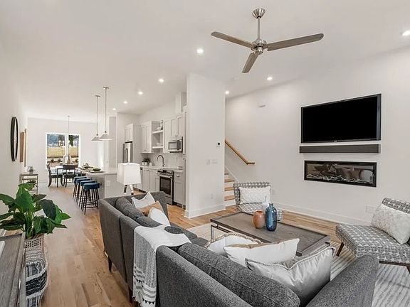 5th image of 1237 Memorial Dr SE #102