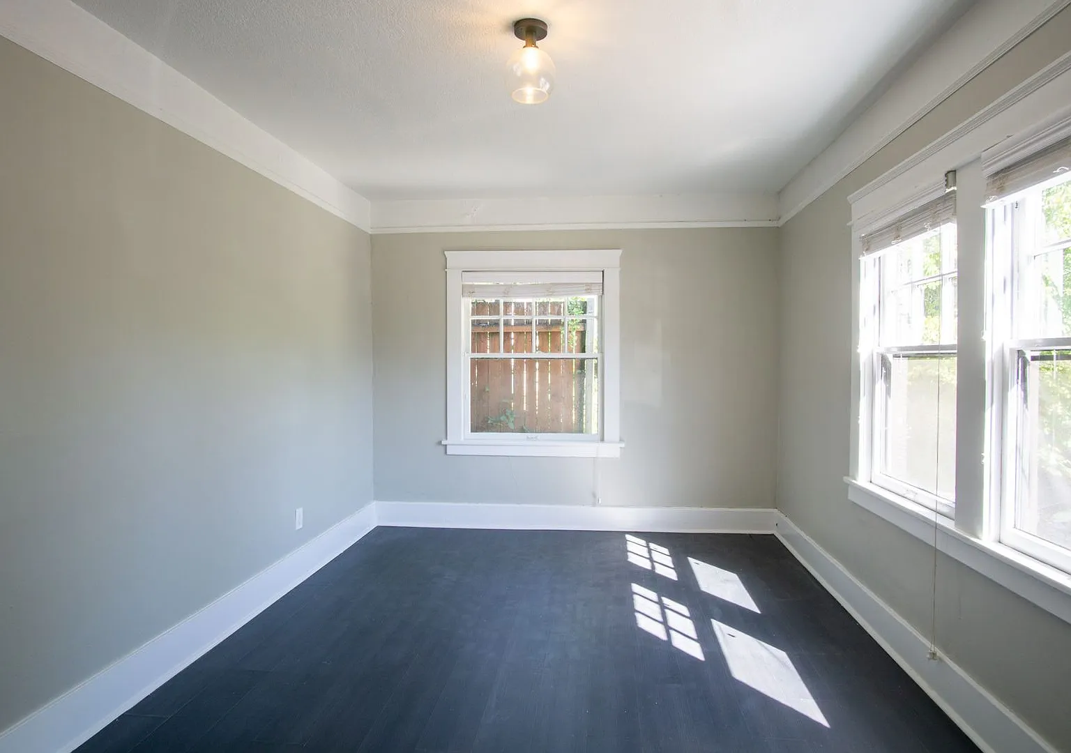 Studio W/Vintage Touches, Modern Upgrades + Free Laundry! — Photo 2