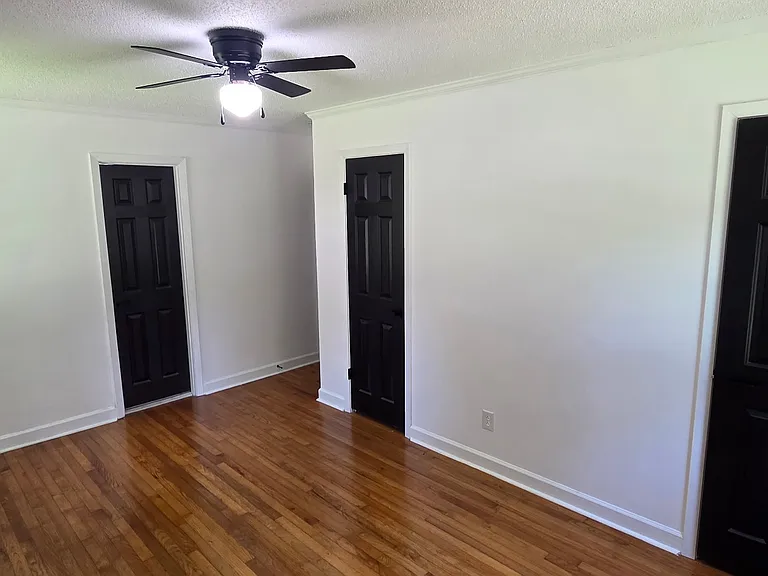 404 W Green St — Photo 10
