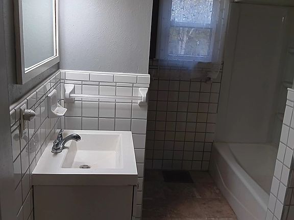 5th image of 3537 1/2 Smith Dr #1