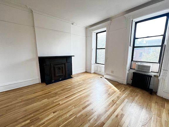 2nd image of 539 Bergen St APT 3R