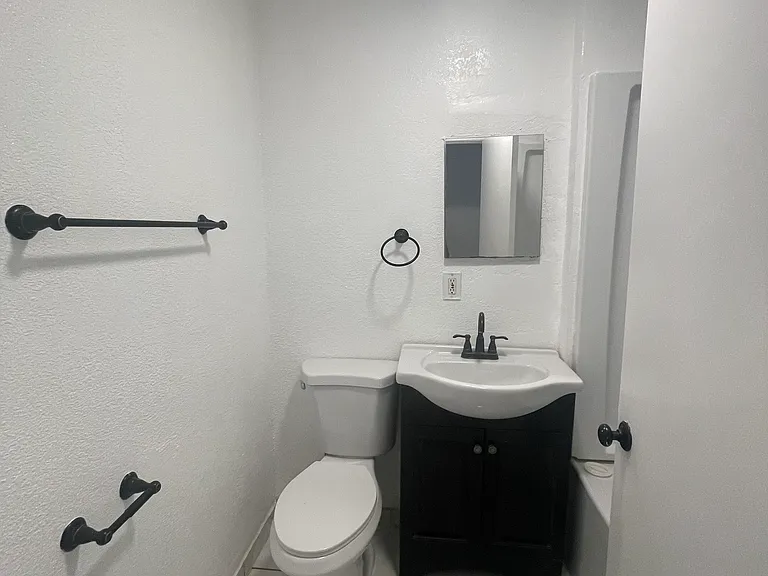 714 S Record Ave — Photo 8