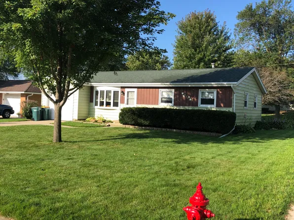 1126 Circle Dr E, Beaver Dam, WI 53916