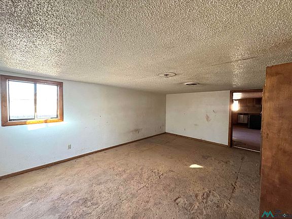 4th image of 633 S 4th St