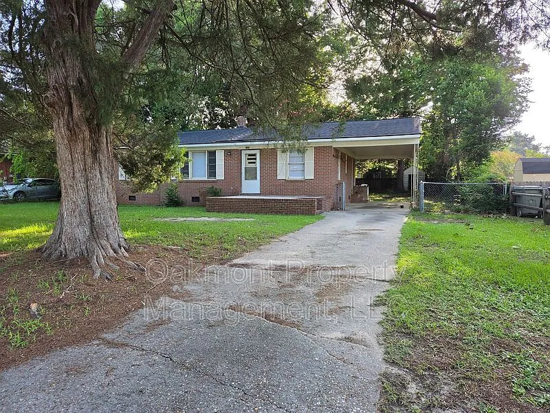 3 bed, 1.0 bath, 1175 sqft, $1,295 — Photo 1