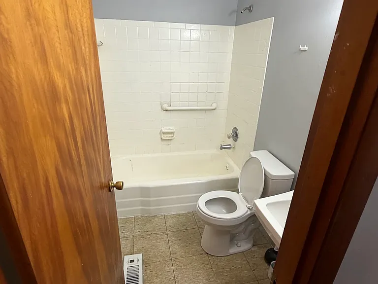 908 W Lake Ave #4 — Photo 7