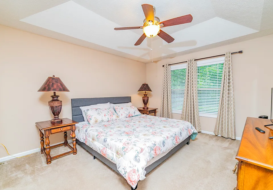 484 Fairchase Ct