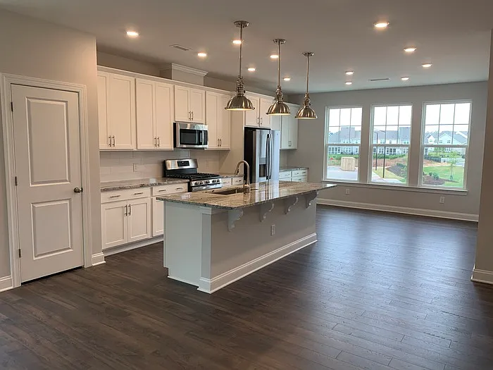 4 bed, 3.5 bath, 2227 sqft, $2,700 — Photo 2