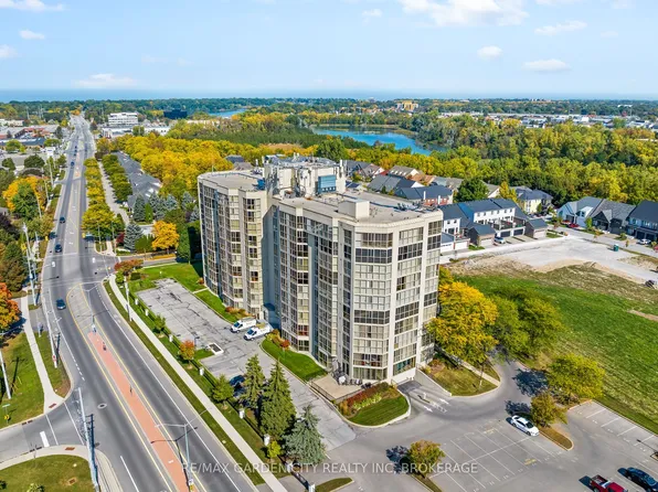 162 Martindale Rd #207, Saint Catharines, ON L2S 3S4