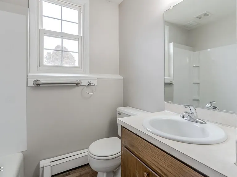 2533 E Avenue A — Photo 22