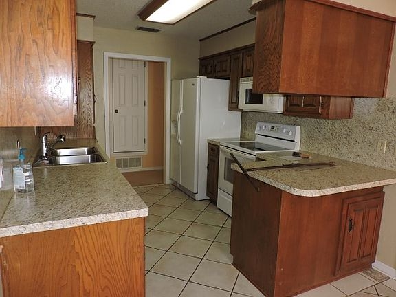 5th image of 4507 Prince Edward Dr