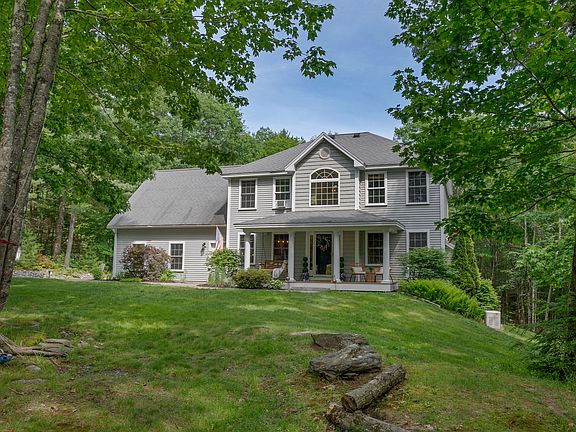 2nd image of 20 Acorn Ridge Road