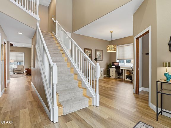 3rd image of 38 Desiree Dr