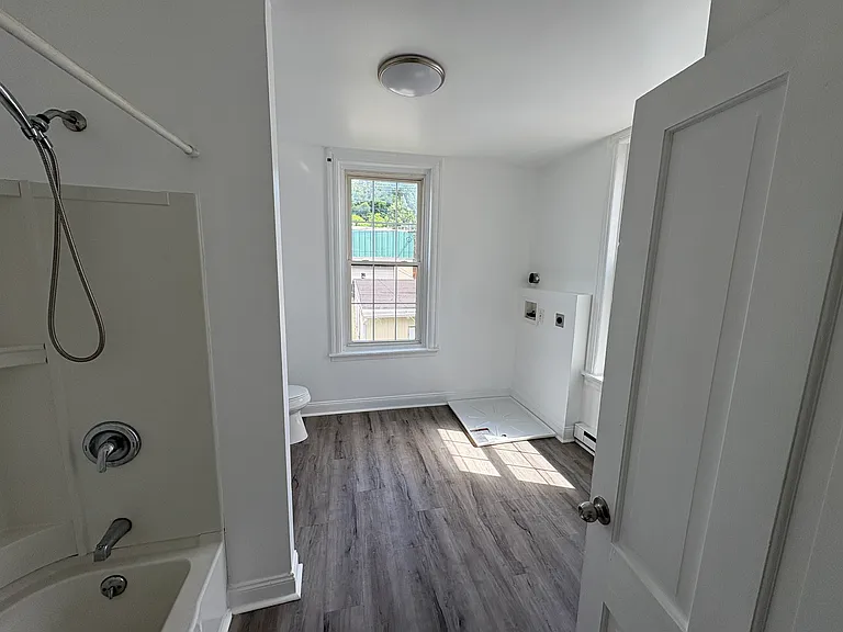 229 E Chestnut Apt 2 — Photo 8