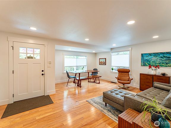 4th image of 16718 Linden Avenue N
