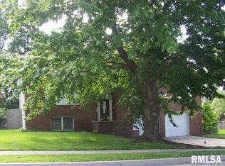 204 N Massey Ln, Jacksonville, IL 62650