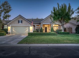 4611 W Rio Bravo Dr, Fresno, CA 93722