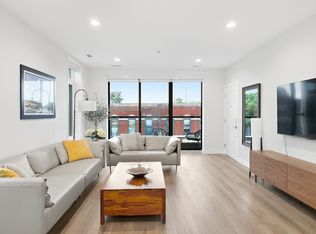 236 W 26th St, Chicago, IL 60616
