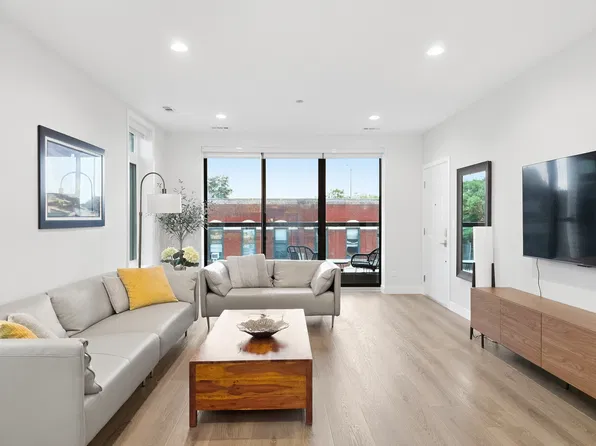 236 W 26th St, Chicago, IL 60616