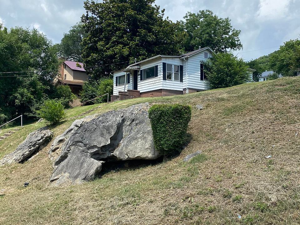 2nd image of 1138 W Jackson St
