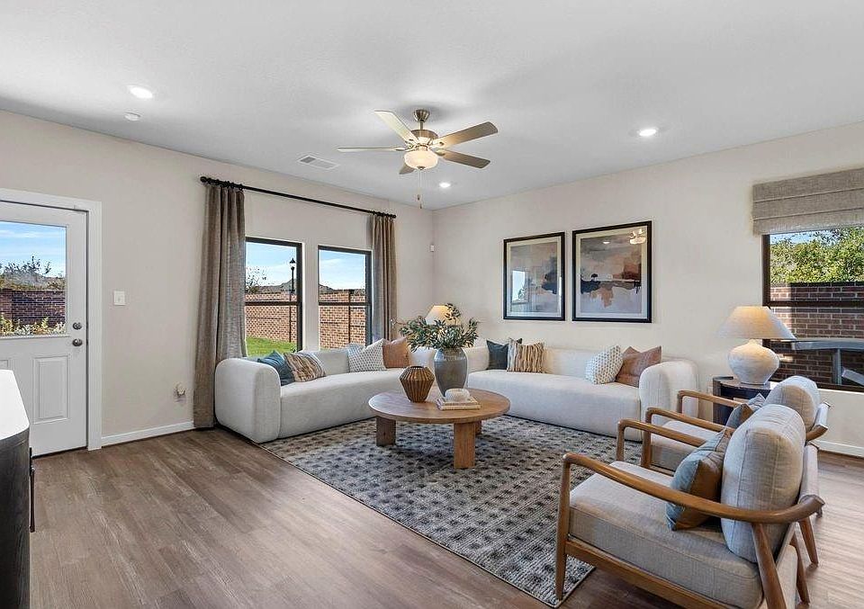 1st image of 6210 Coyote Glade Dr