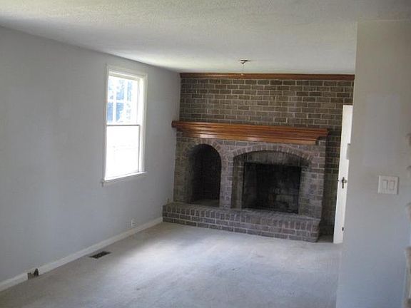 4th image of 3209 Brighton St