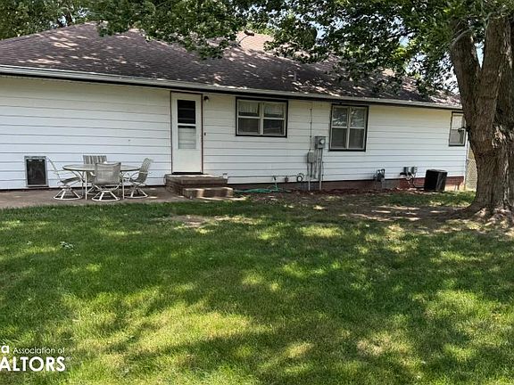 3rd image of 1813 Crestview Dr