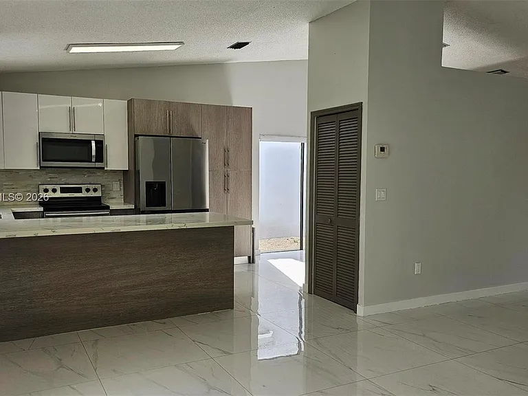 14470 SW 96th Ter — Photo 2
