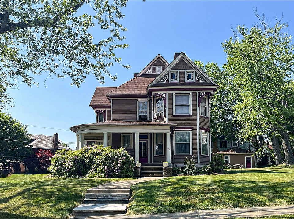 1st image of 606 E Brady St
