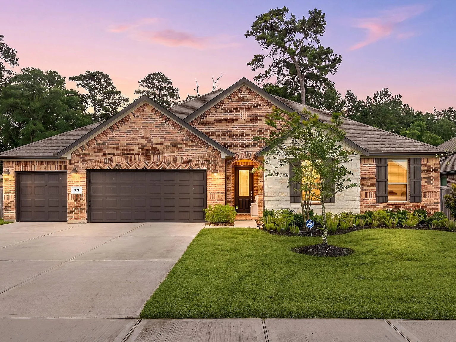 4 bed, 2.0 bath, 2255 sqft, $3,000 — Photo 1