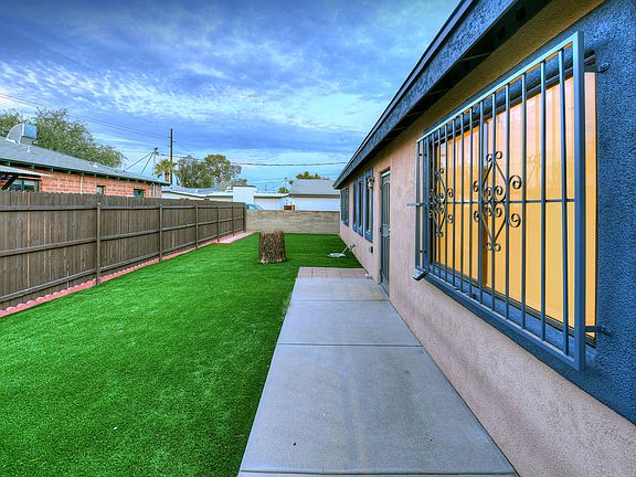 Private, fenced yard