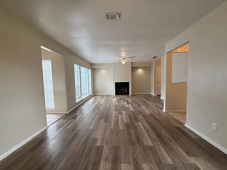 1001 Todd Ln — Photo 2