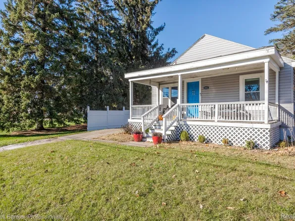 2881 Auburn Rd, Auburn Hills, MI 48326