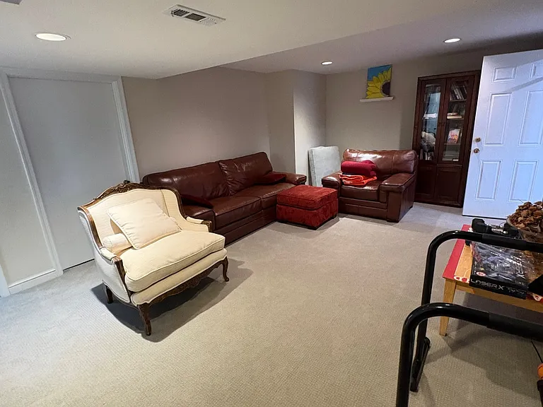 8404 Farrell Dr — Photo 9