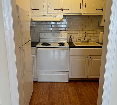3rd image of 157 Fountain St #3C