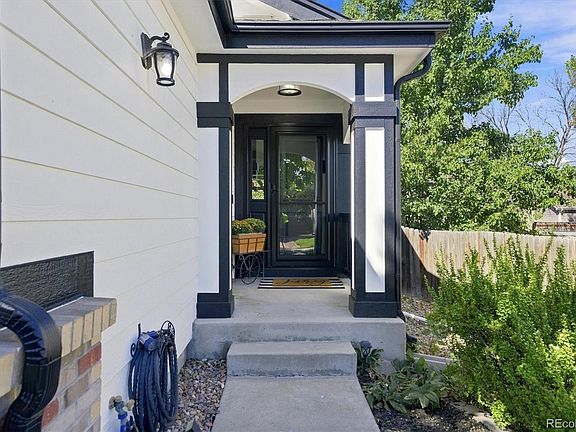 3rd image of 321 Las Lomas Street