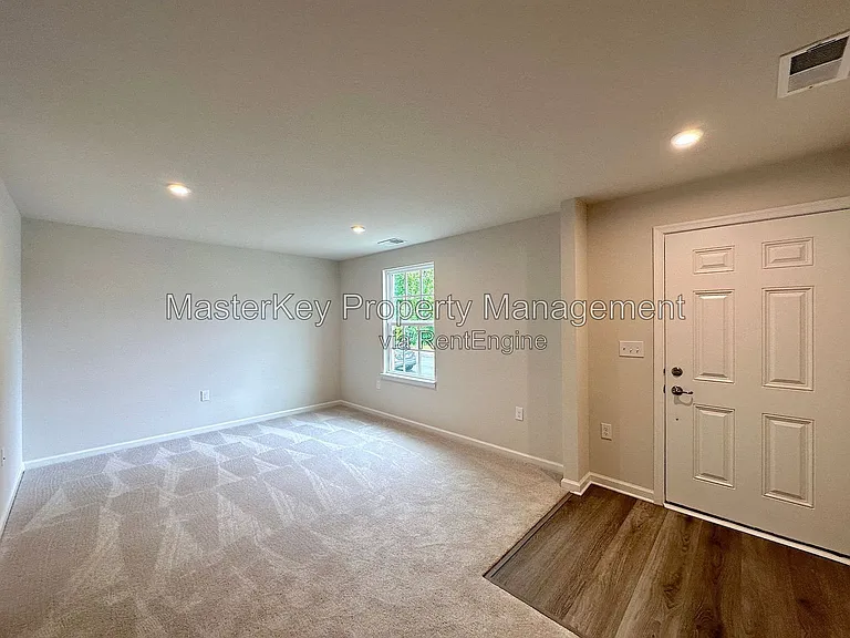 1018 Kentlands Dr — Photo 2