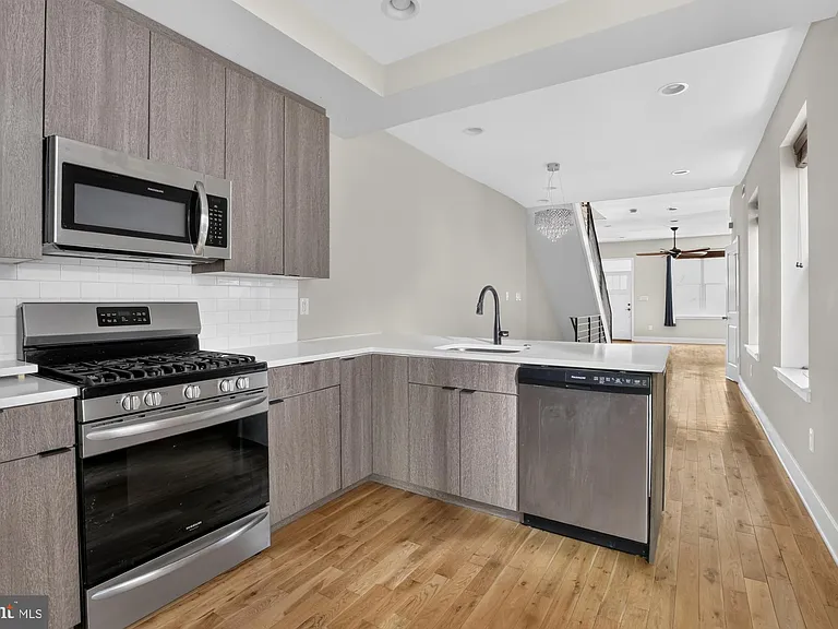 2336 W Thompson St — Photo 9