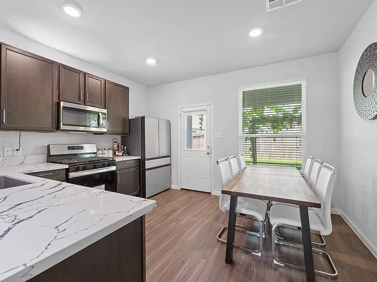 22126 Regal Heights Ln — Photo 8