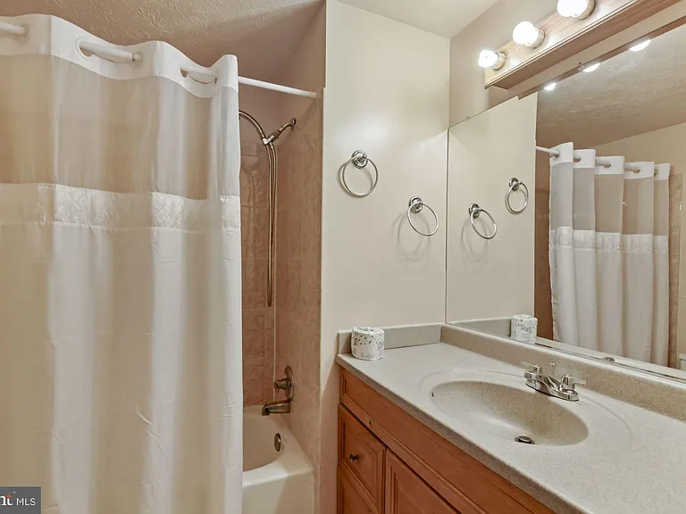 9404 Mirror Pond Dr — Photo 22