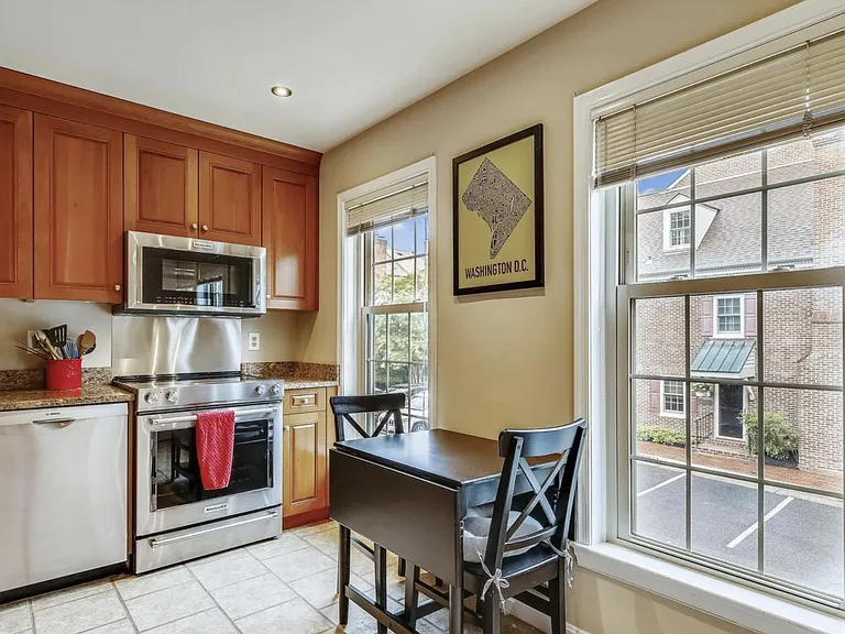 Kitchen with breakfast table
